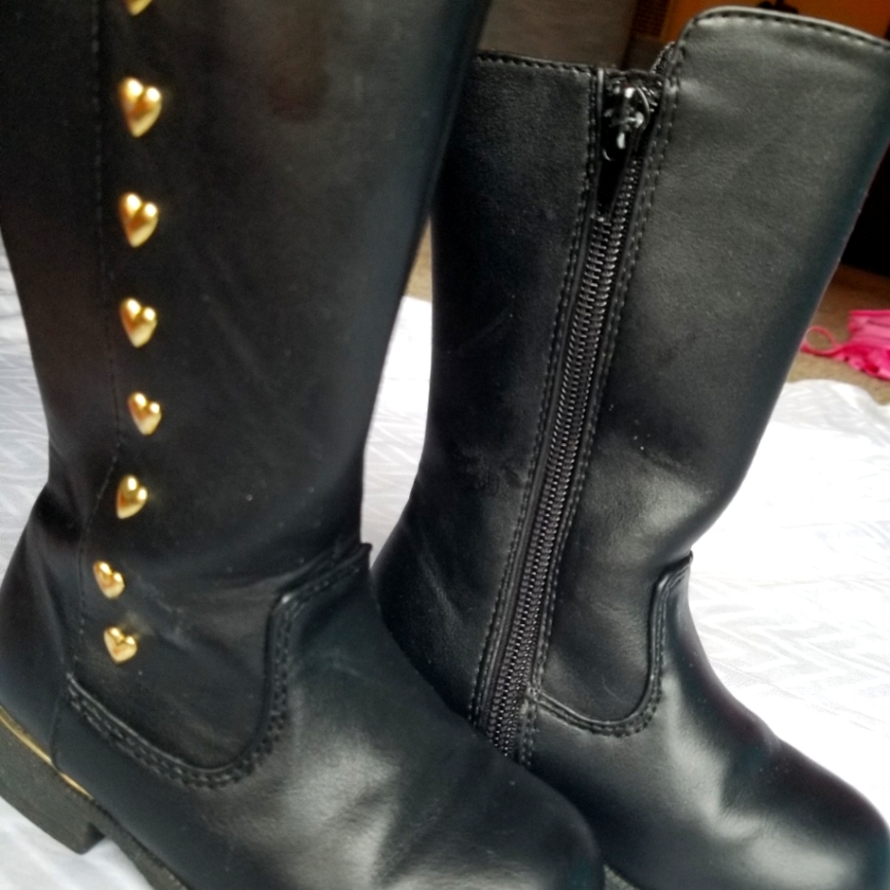 Black boots w/gold hearts